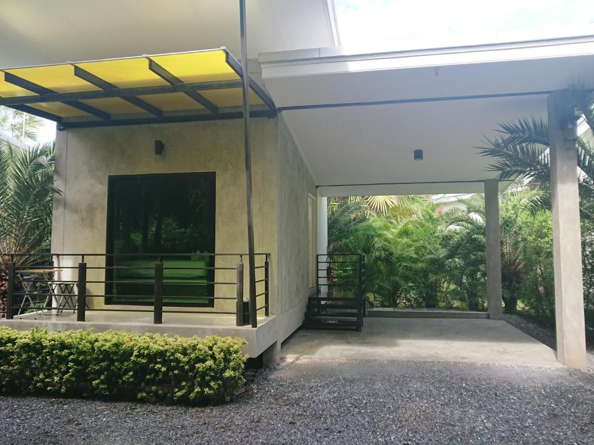 Palm Resort *