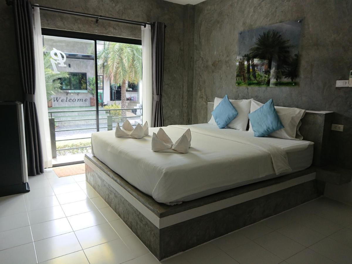 Palm Resort Lopburi