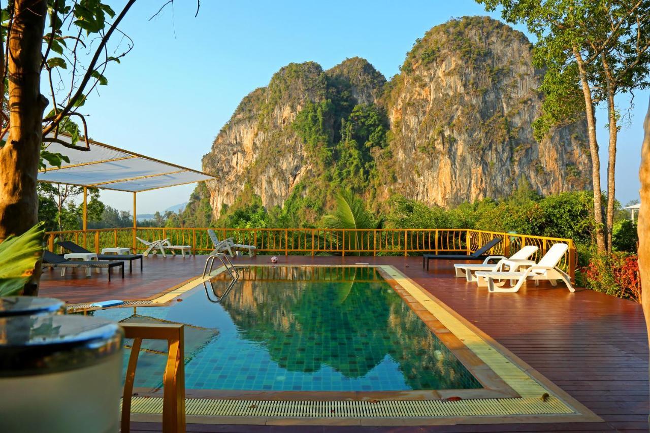 Barefeet Heaven Hill Naturist Resort