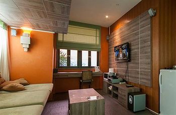 Hotel Jean Pool Choeng Mon