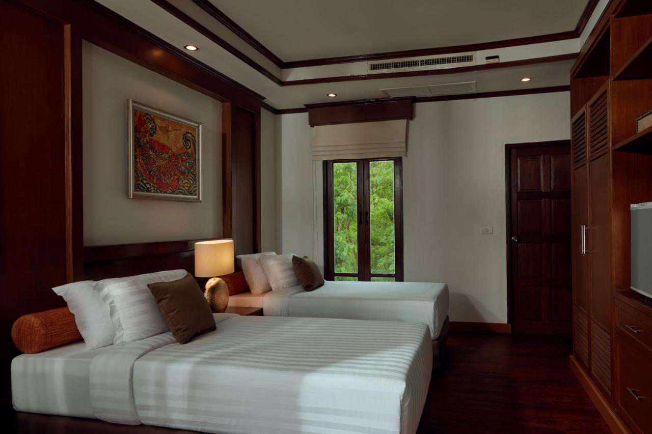 Chinoiserie Collection And