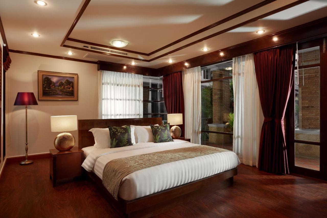 Chinoiserie Collection And