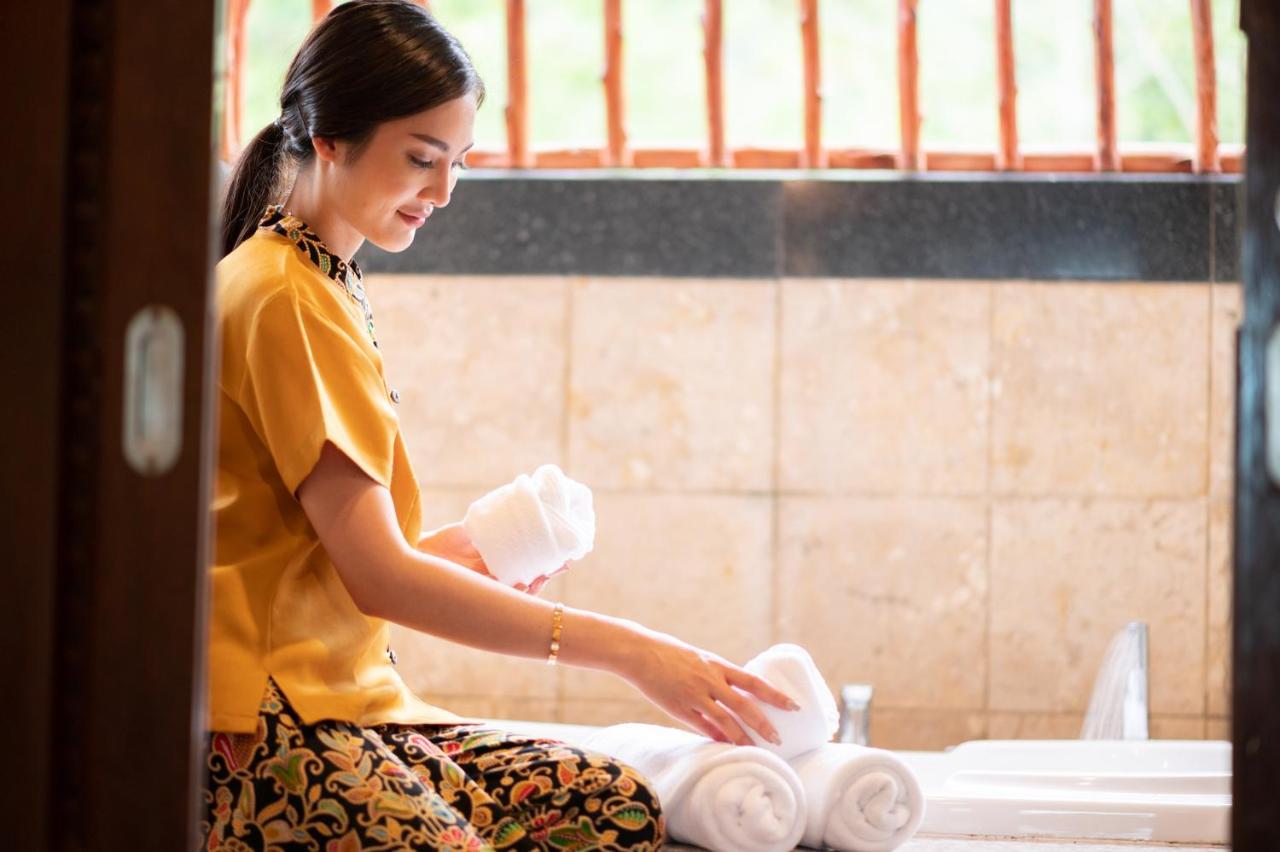 Chinoiserie Collection And Nai Harn