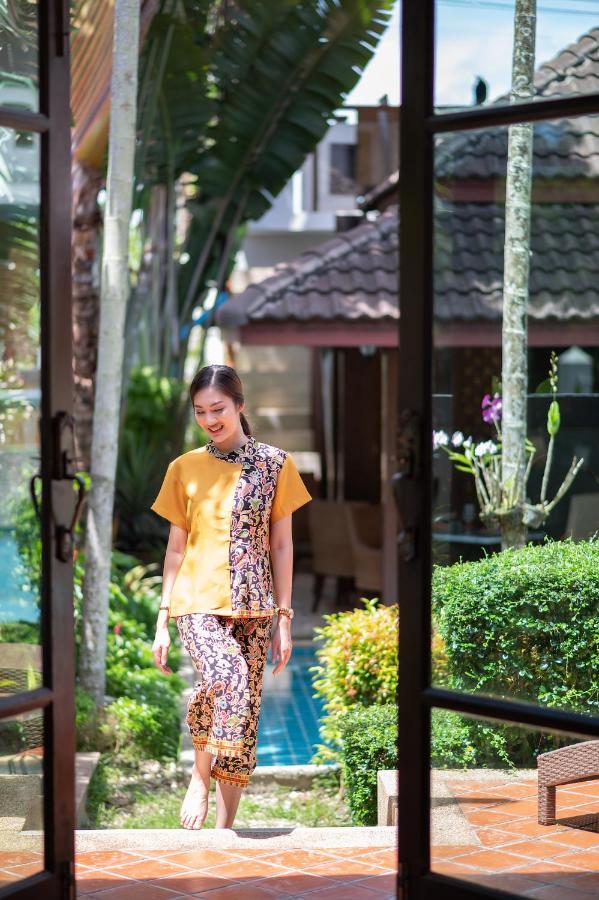 Resort Chinoiserie Collection And