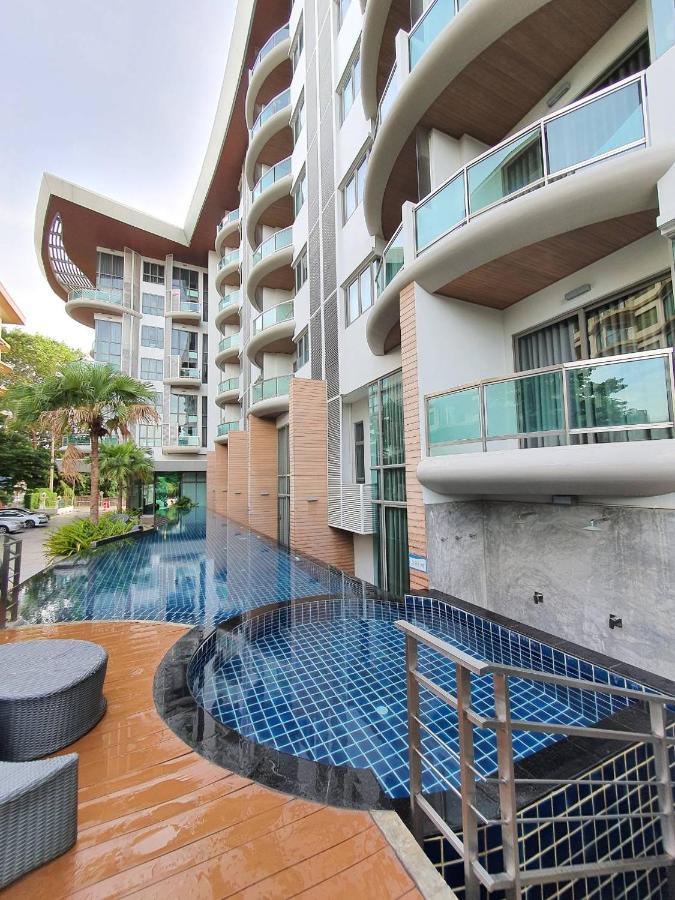 Sonrisa Srirachaที่พักติดทะเล Aparthotel