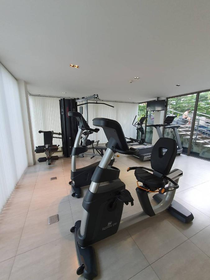 Aparthotel Sonrisa Srirachaที่พักติดทะเล 3*