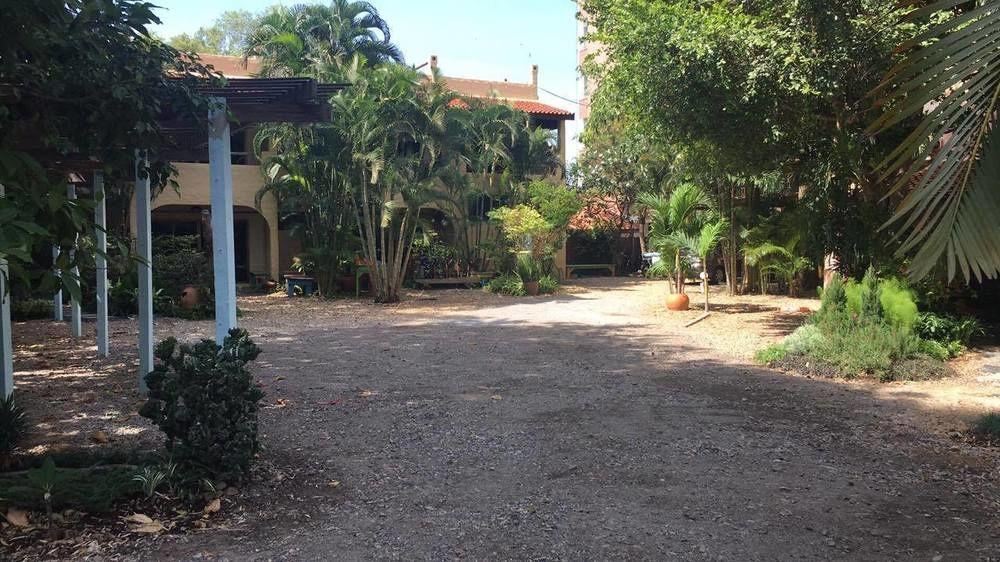 Casa Papaya Hotel