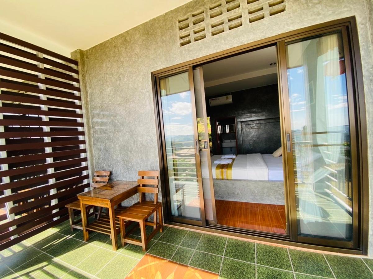 Phumektawan ภูเมฆตะวัน Hotel&restaurant Mae Salong