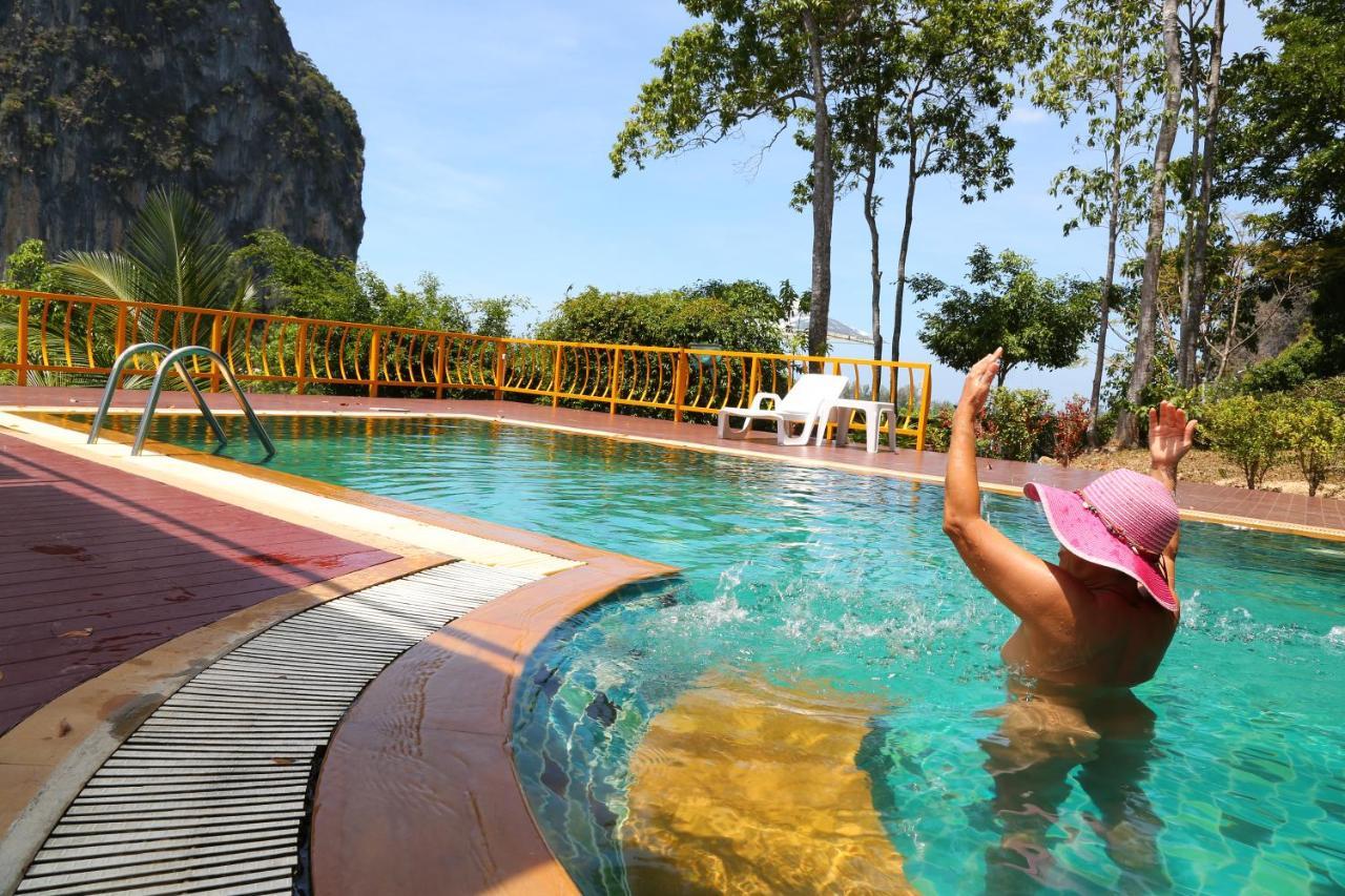 Barefeet Heaven Hill Naturist Resort Resort