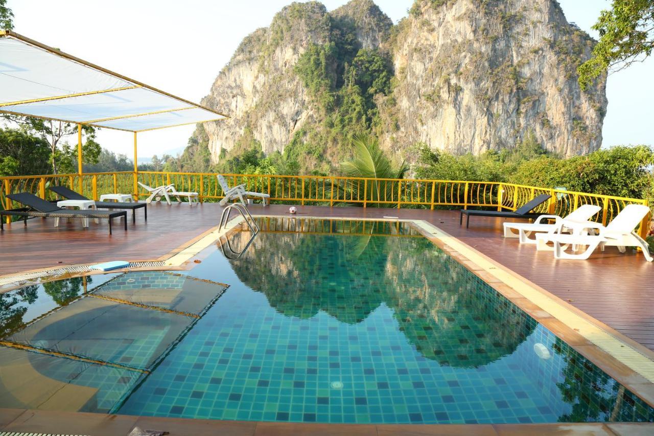 Barefeet Heaven Hill Naturist Resort
