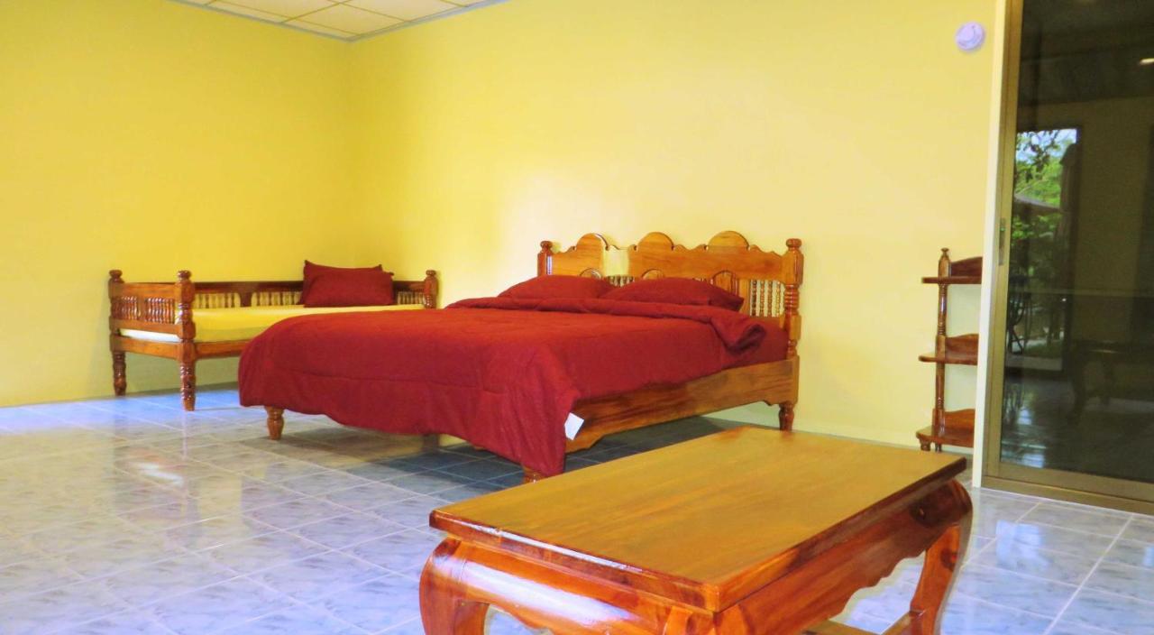 Isaan Perazim Park Resort *