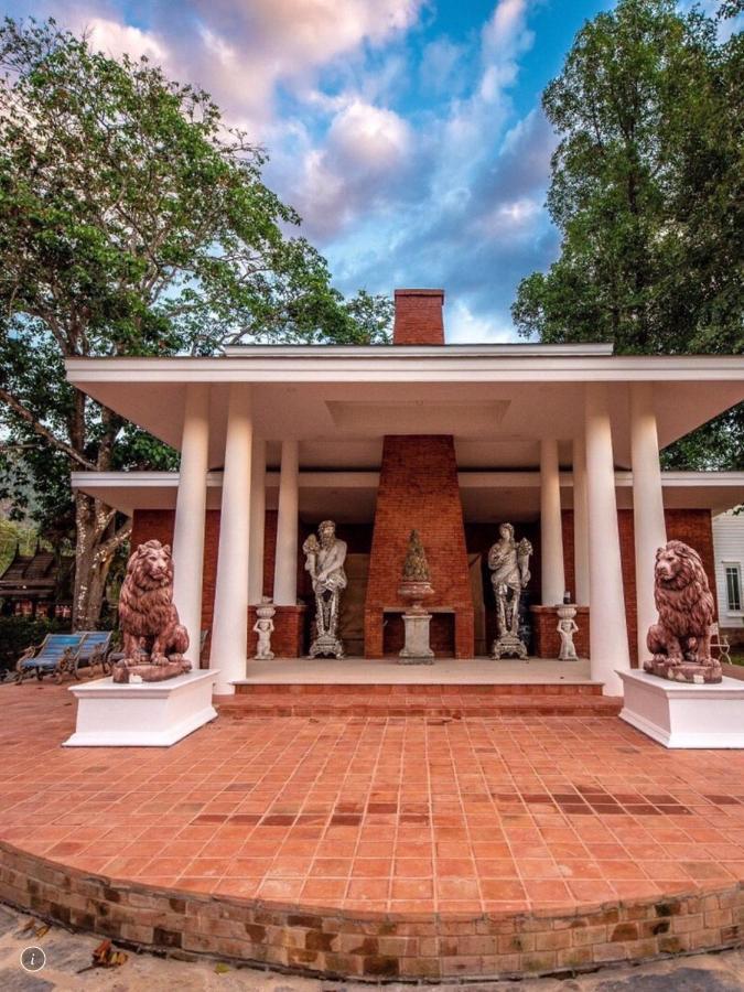 Resort Baroque Boutique