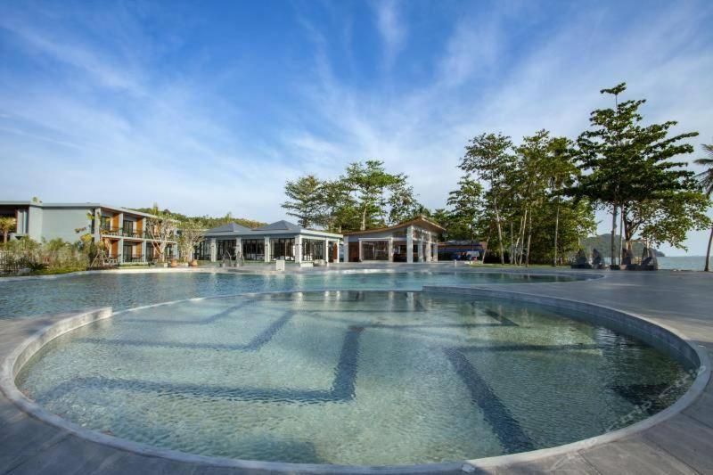 Resort Royal Yao Yai Island 5*