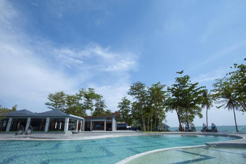 Royal Yao Yai Island Resort