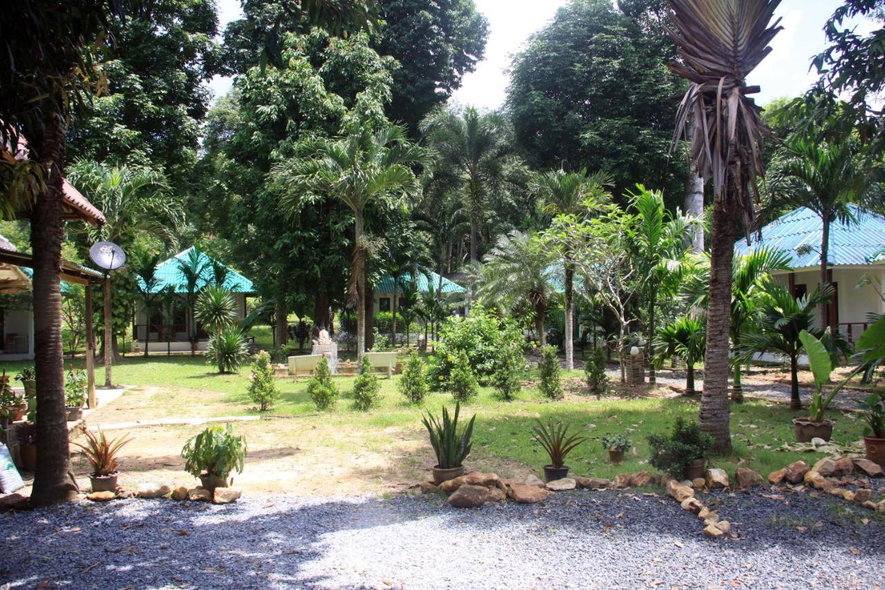 Tropical Paradise Leelawadee *