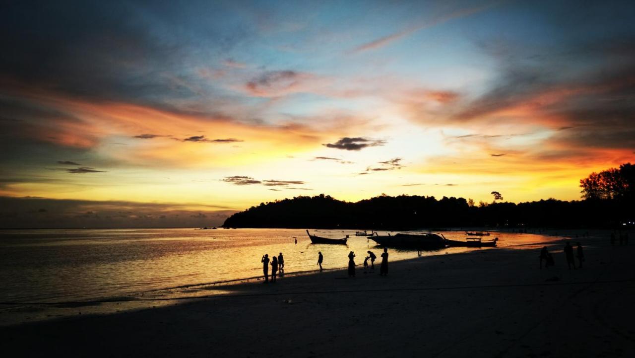 Forra Pattaya Front Koh Lipe