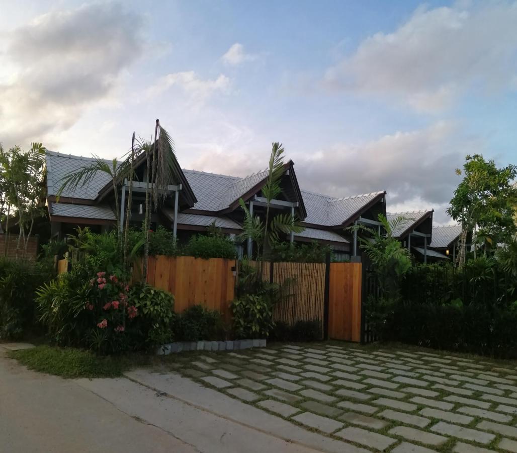 Resort Jr Place Klong Muang Beach