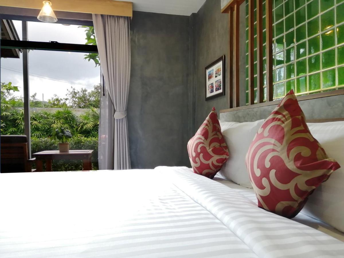 Resort Jr Place *