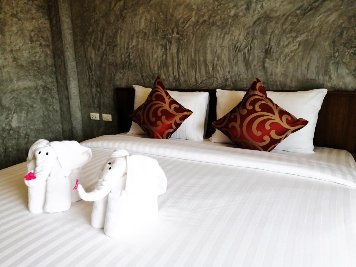 Resort Jr Place Klong Muang Beach