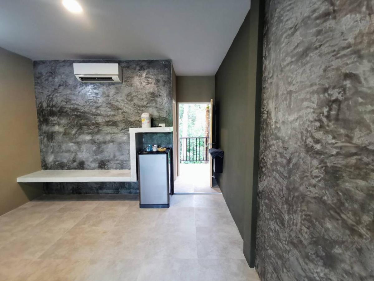 Bed & Breakfast Baan Naratawan Suan Phueng