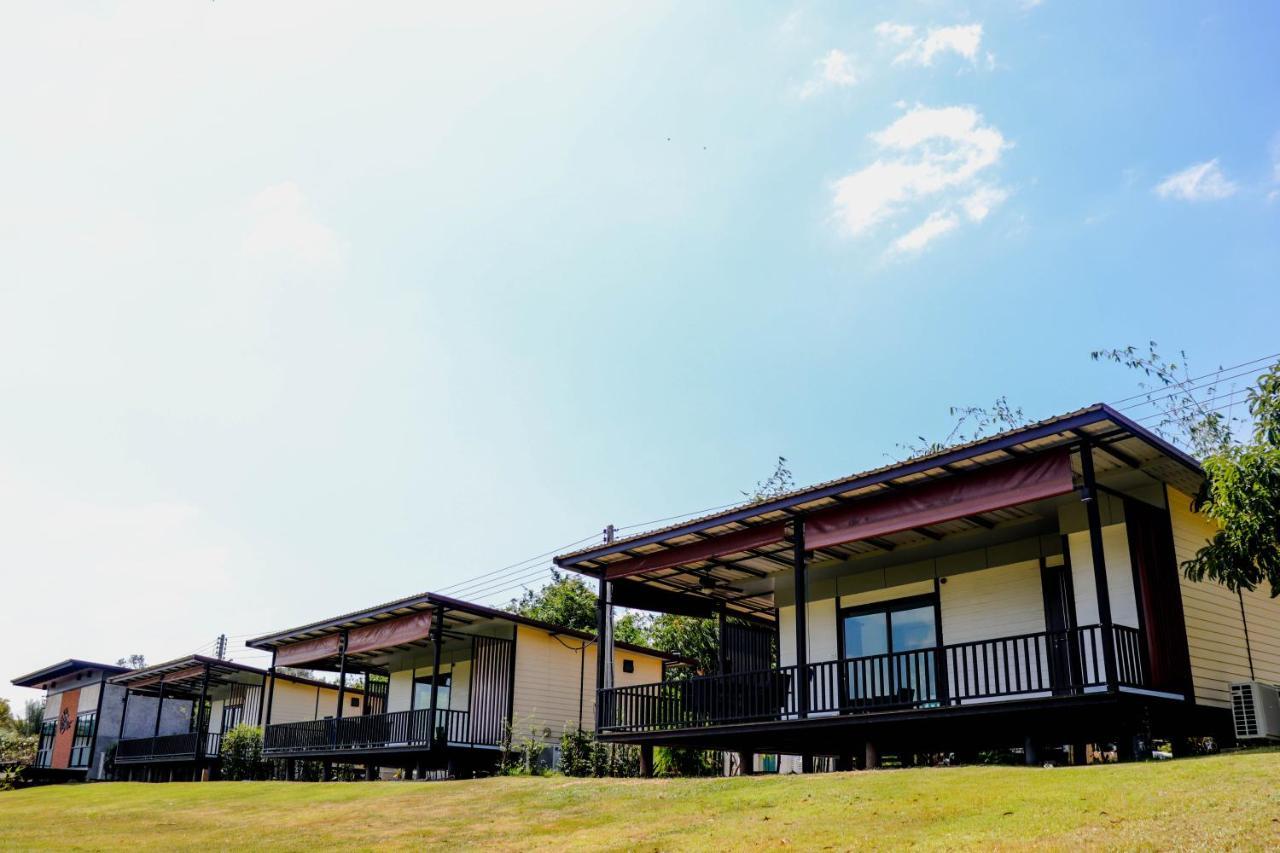 Mae On Village Resort *