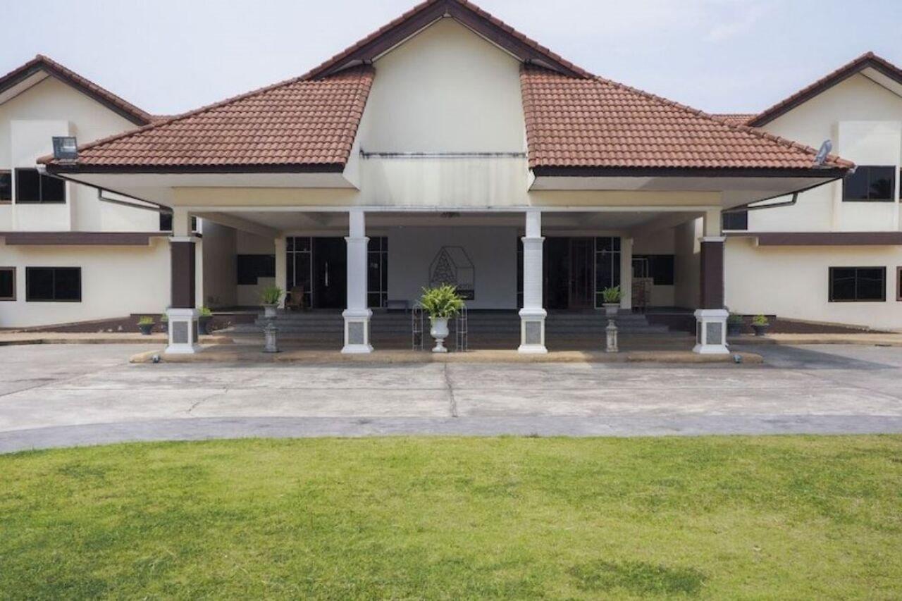 Hotel Oyo 859 Golden Land 2*