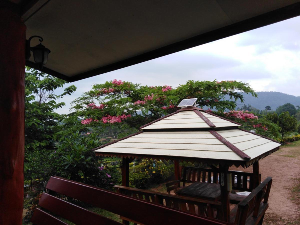 Flora Resort 3*