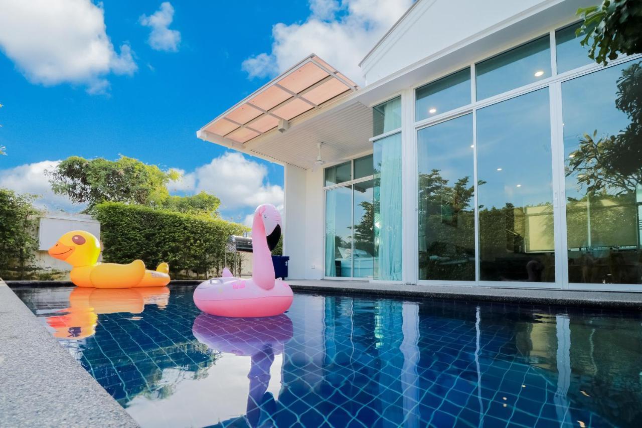 Chaum Haus Pool