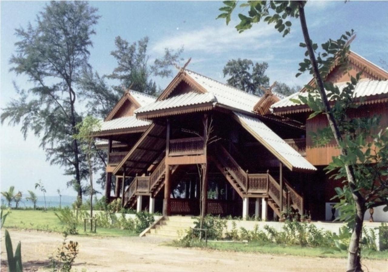 Ruen Thai Rim Haad Resort