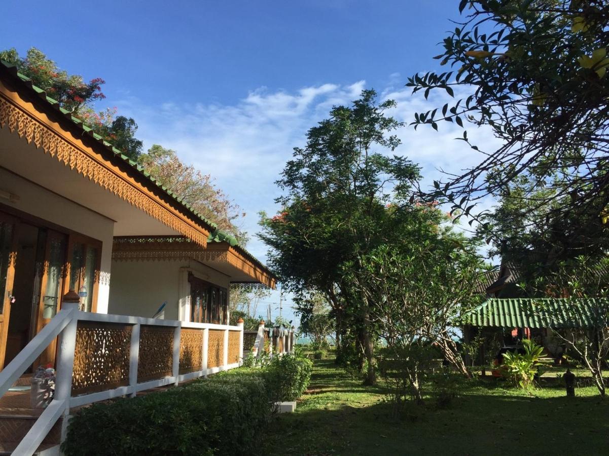 Ruen Thai Rim Haad Resort