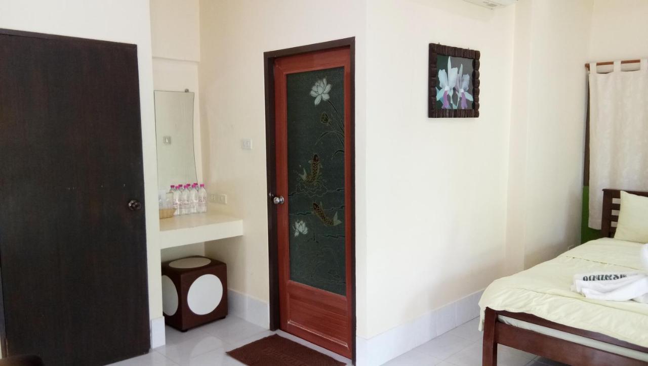Resort แสงหิรัญ บีช Pran Buri