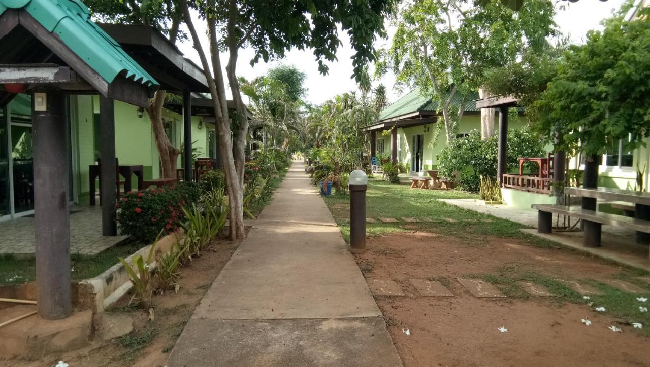 แสงหิรัญ บีช Resort