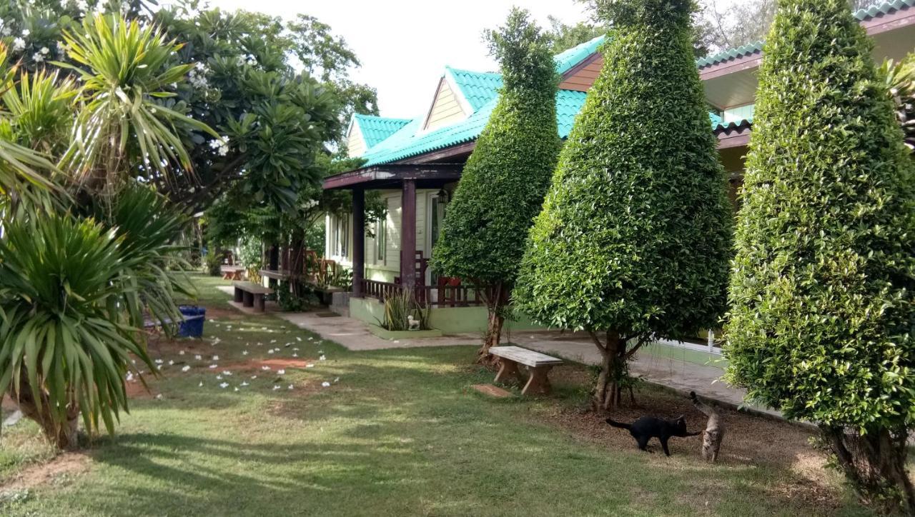แสงหิรัญ บีช Resort