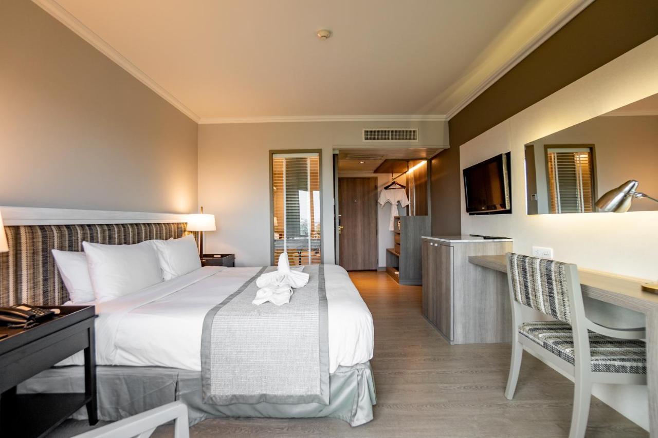 The Grand Riverside Hotel