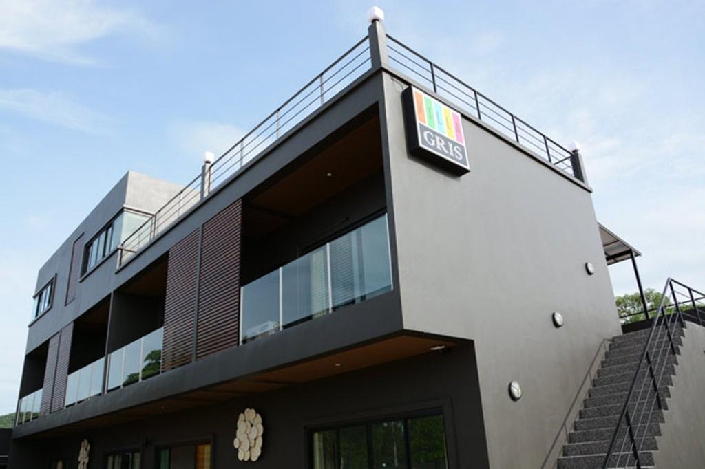 Gris Villa *