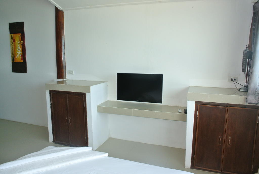 Trash And Glam Lounge Apartment