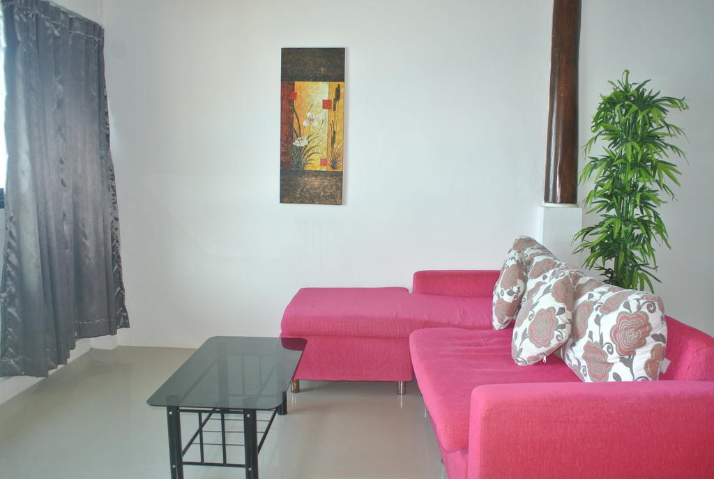 Apartment Trash And Glam Lounge