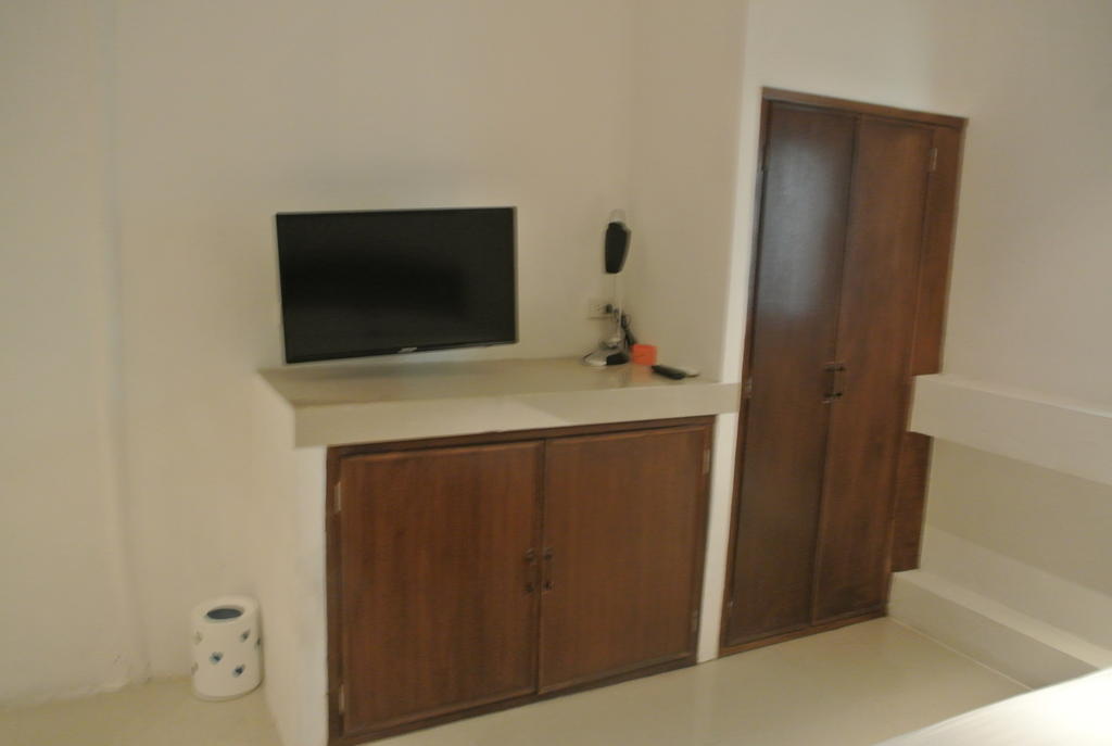 Apartment Trash And Glam Lounge