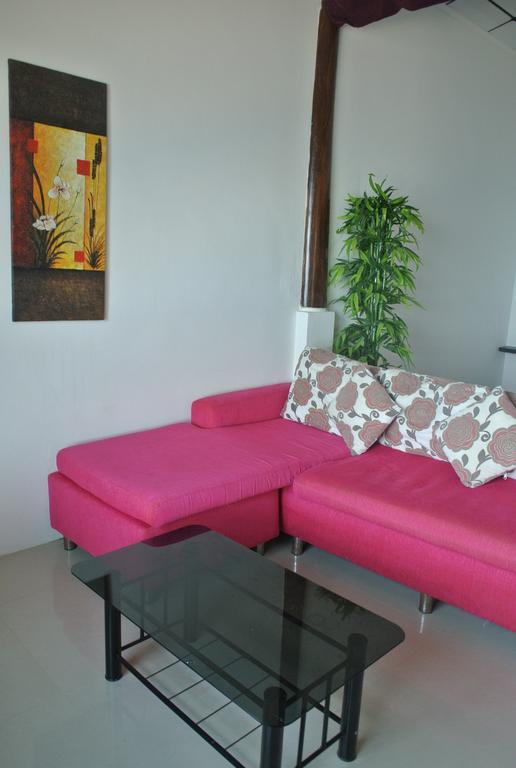 Trash And Glam Lounge Apartment *