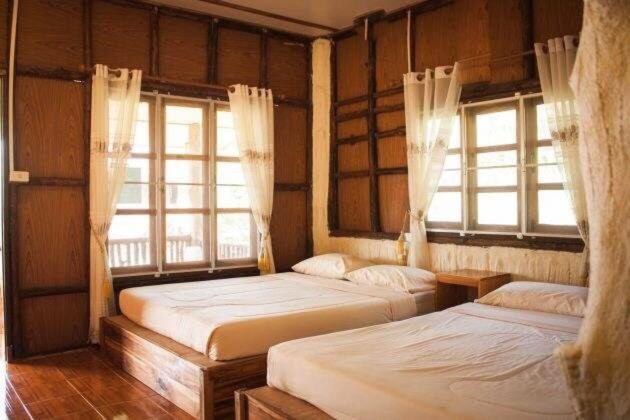 บ้านสวนศรเพชร Guest house