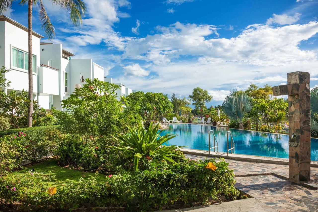 Absolute Beachfront Holiday home *