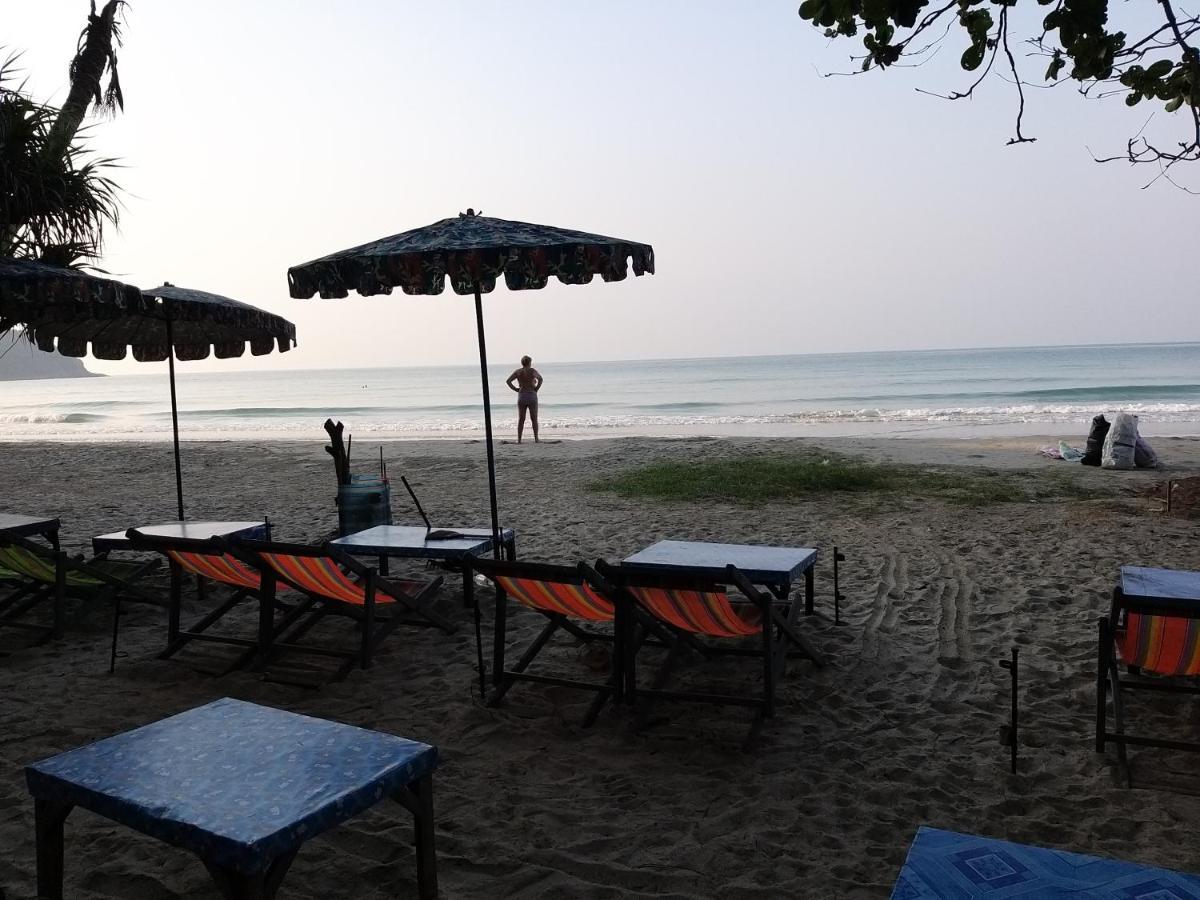 บ้านทะเลอิ่มเอม Bann Talay Im Eimm Ban Phe
