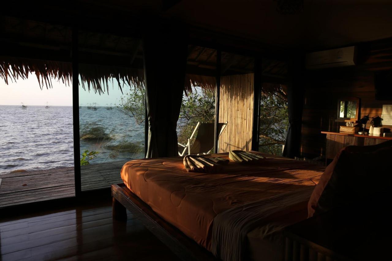 Casa de hóspedes Wetlandcamp บ้านชายเล *