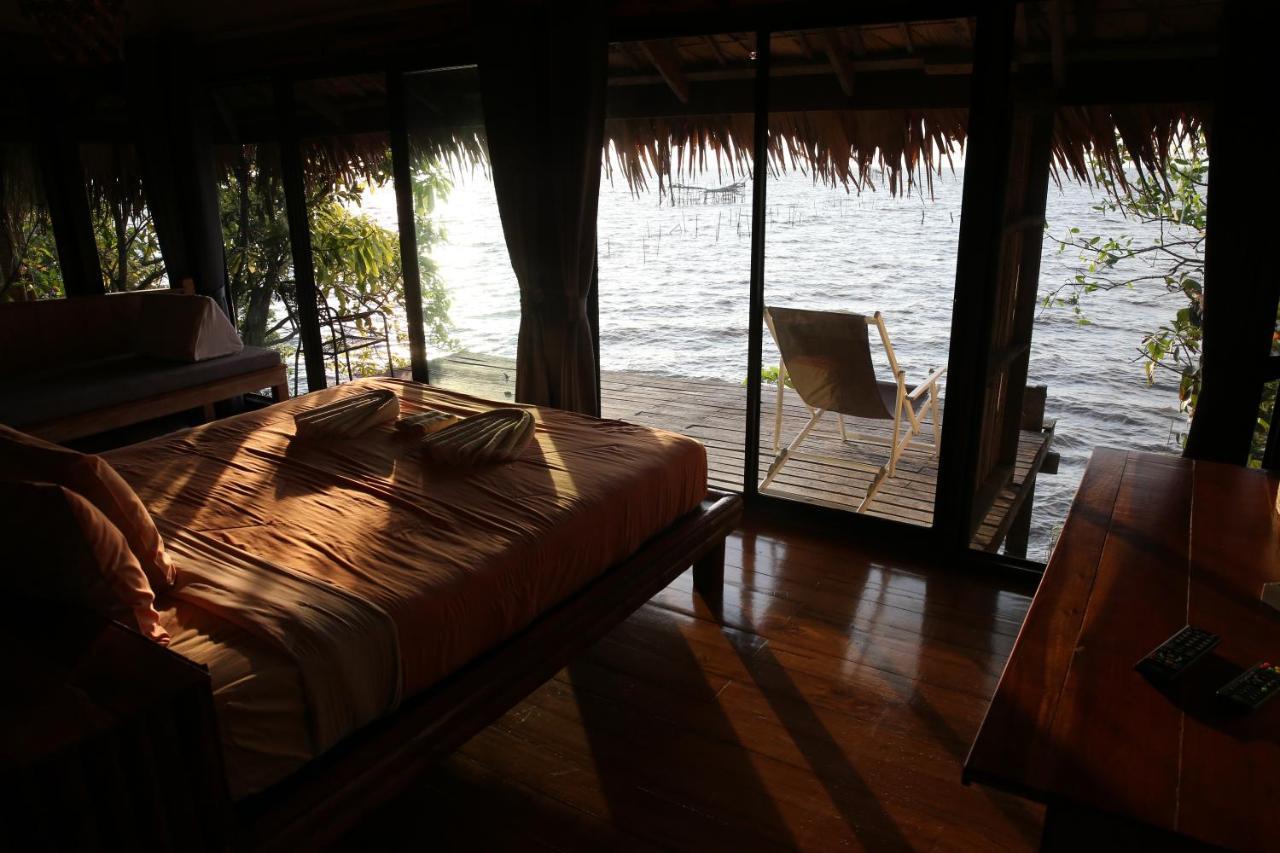 Casa de hóspedes Wetlandcamp บ้านชายเล
