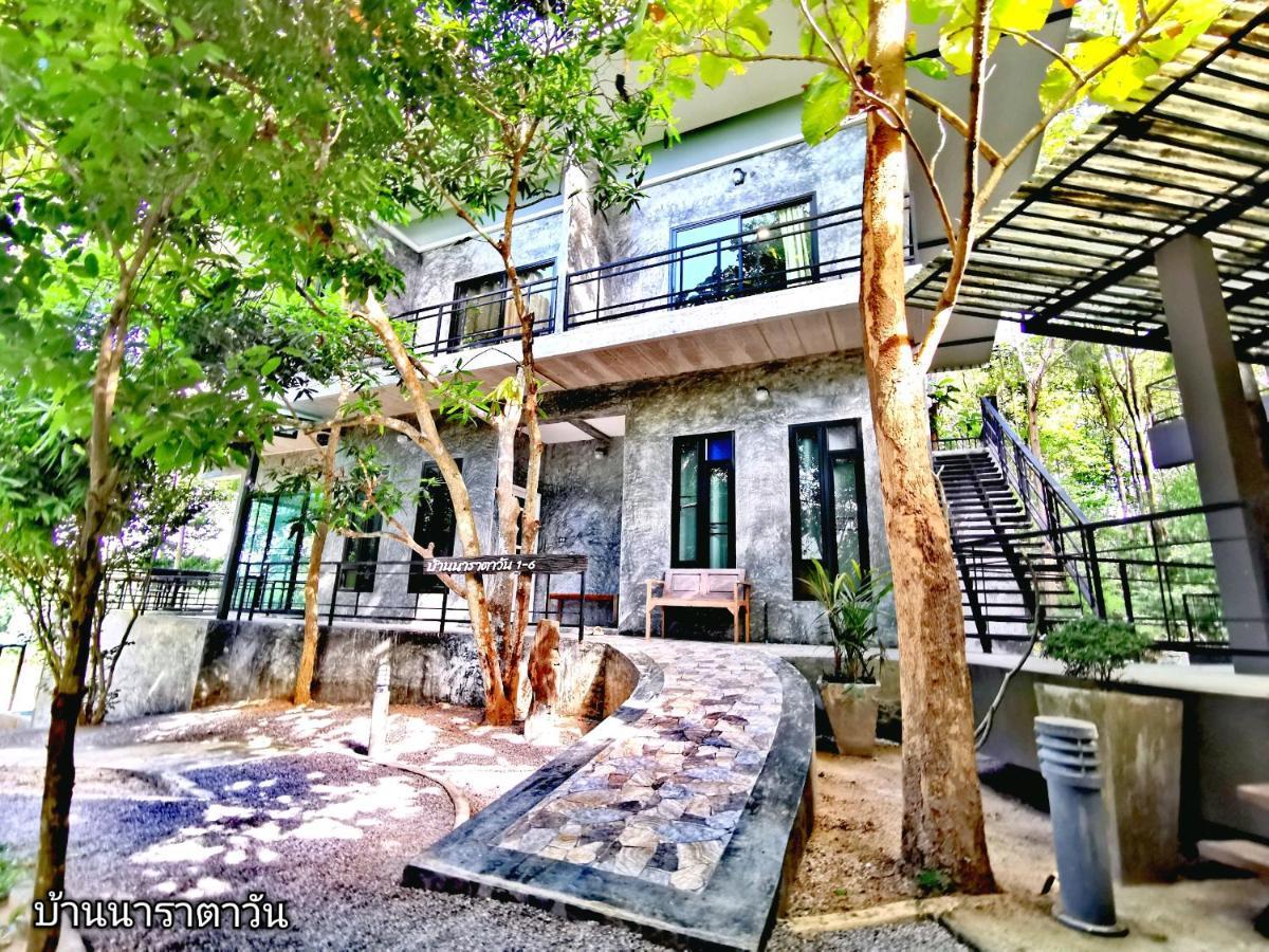 Bed & Breakfast Baan Naratawan Suan Phueng