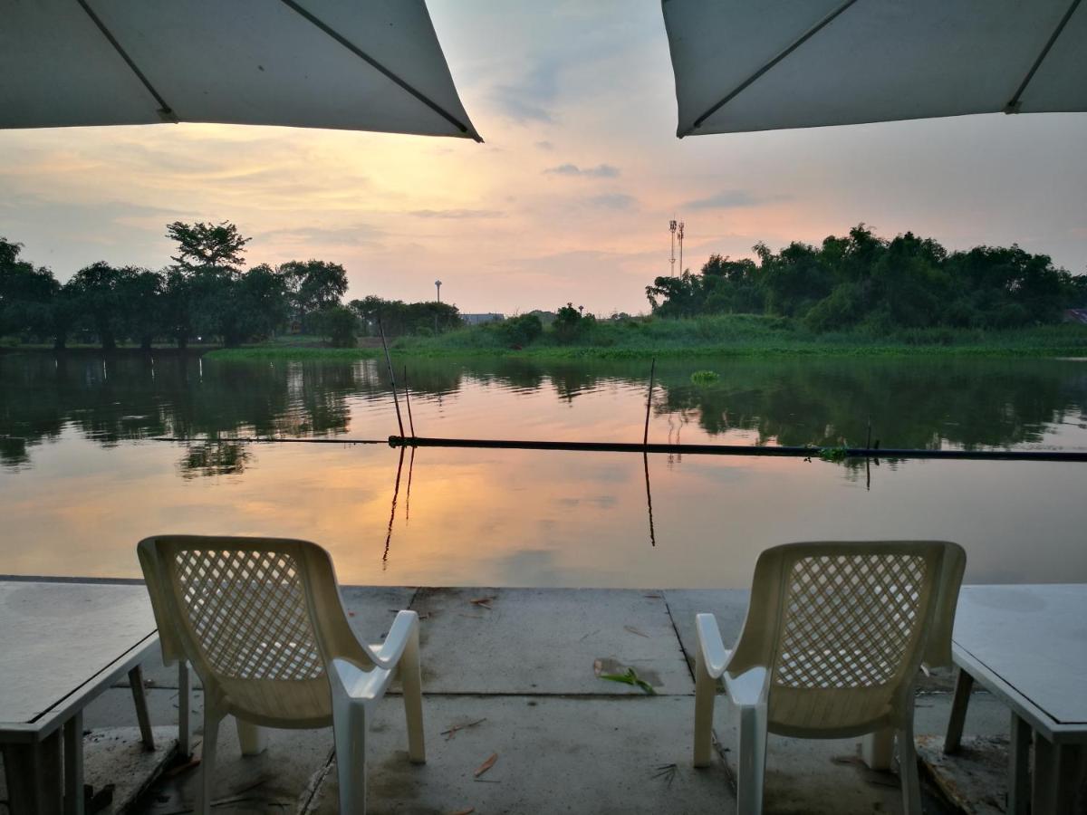 River Marina Uthai Thani