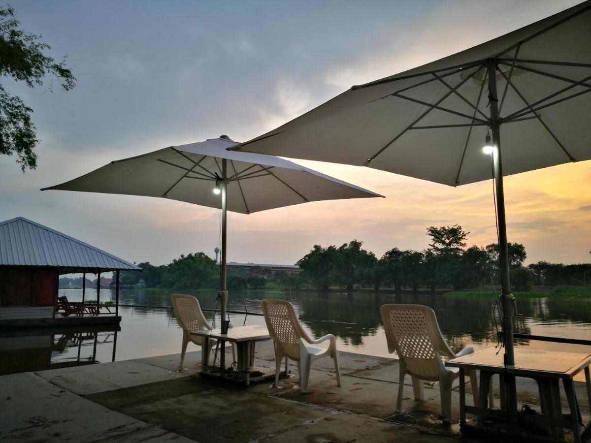 Resort River Marina