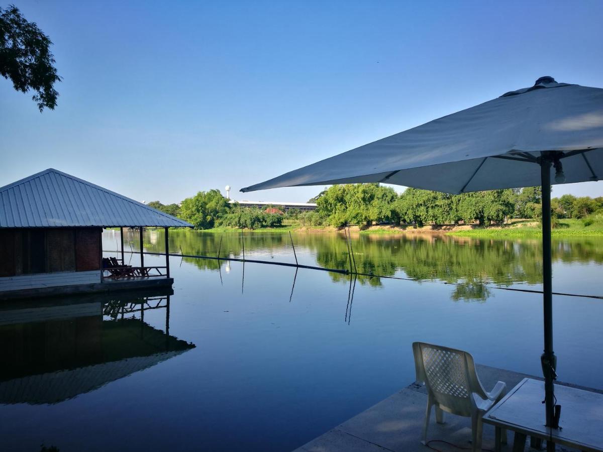 Resort River Marina