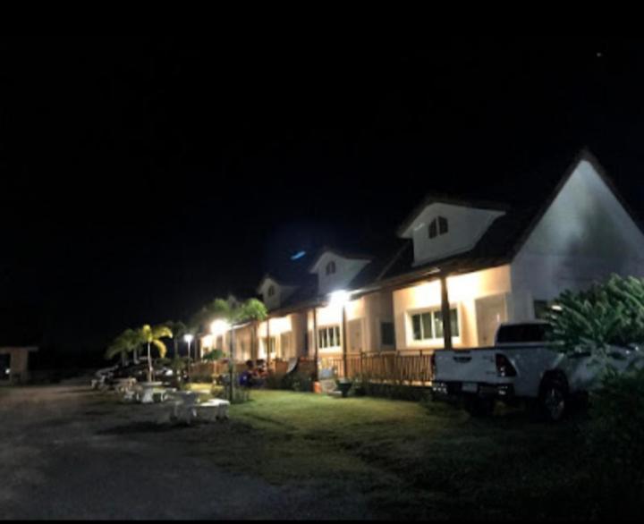 Thitinaddharesort ธิตินัดดา Resort 2*
