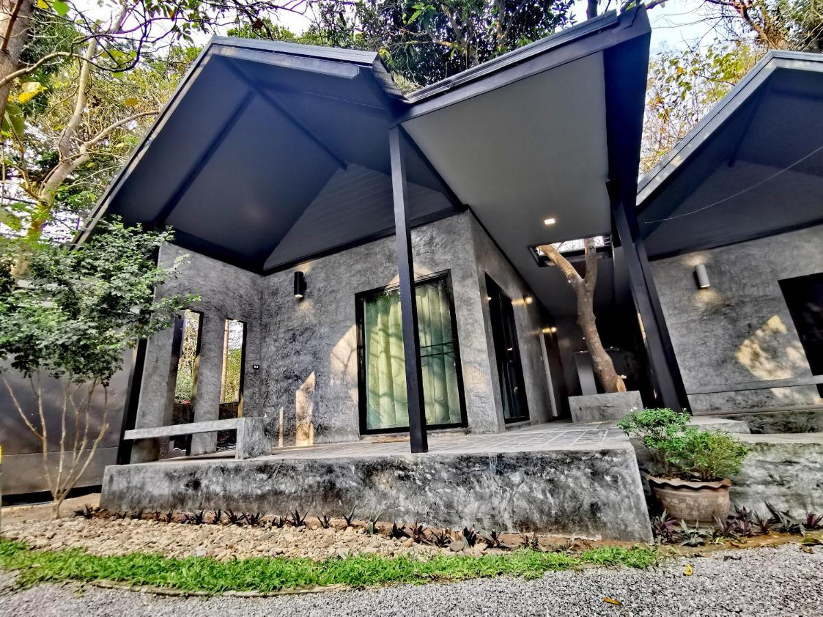 Bed & Breakfast Baan Naratawan Suan Phueng